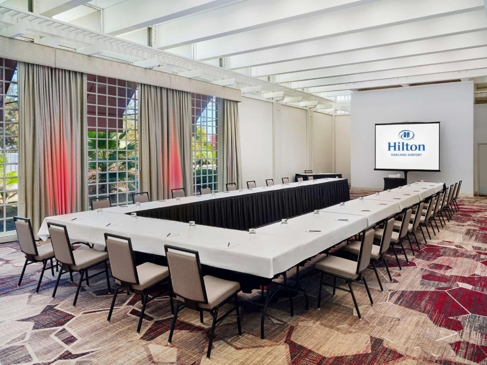Hilton Oakland Airport Main image