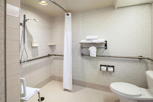 Hilton Oakland Airport image 8